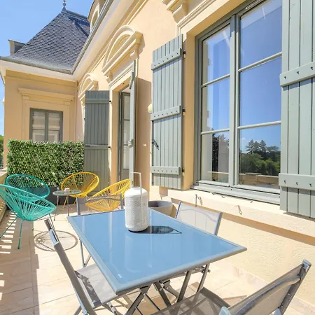 Chateau - 2 - Terrasse & Parking Апартаменты *