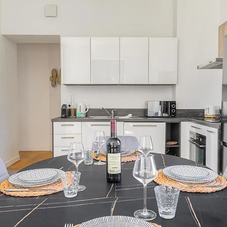 Chateau - 2 - Terrasse & Parking * Ecully