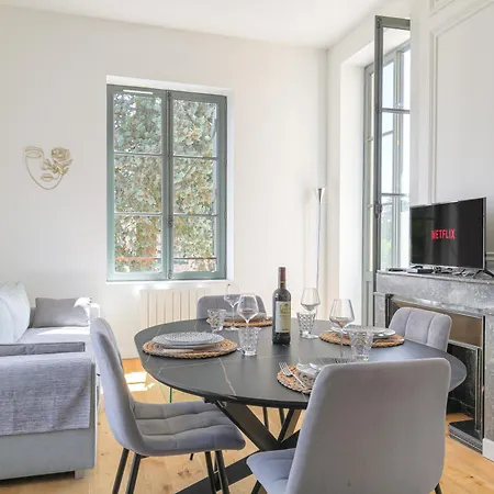 Chateau - 2 - Terrasse & Parking * Ecully